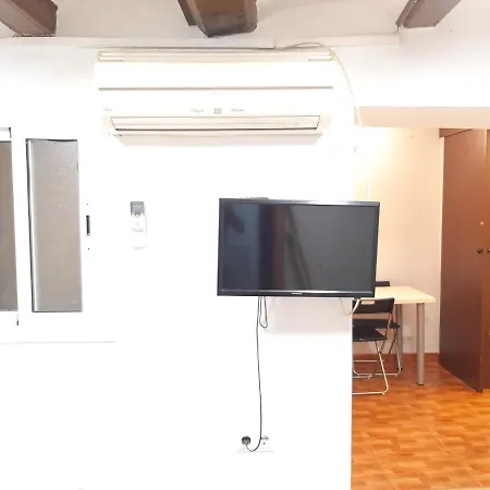 Interior Central El Born 12